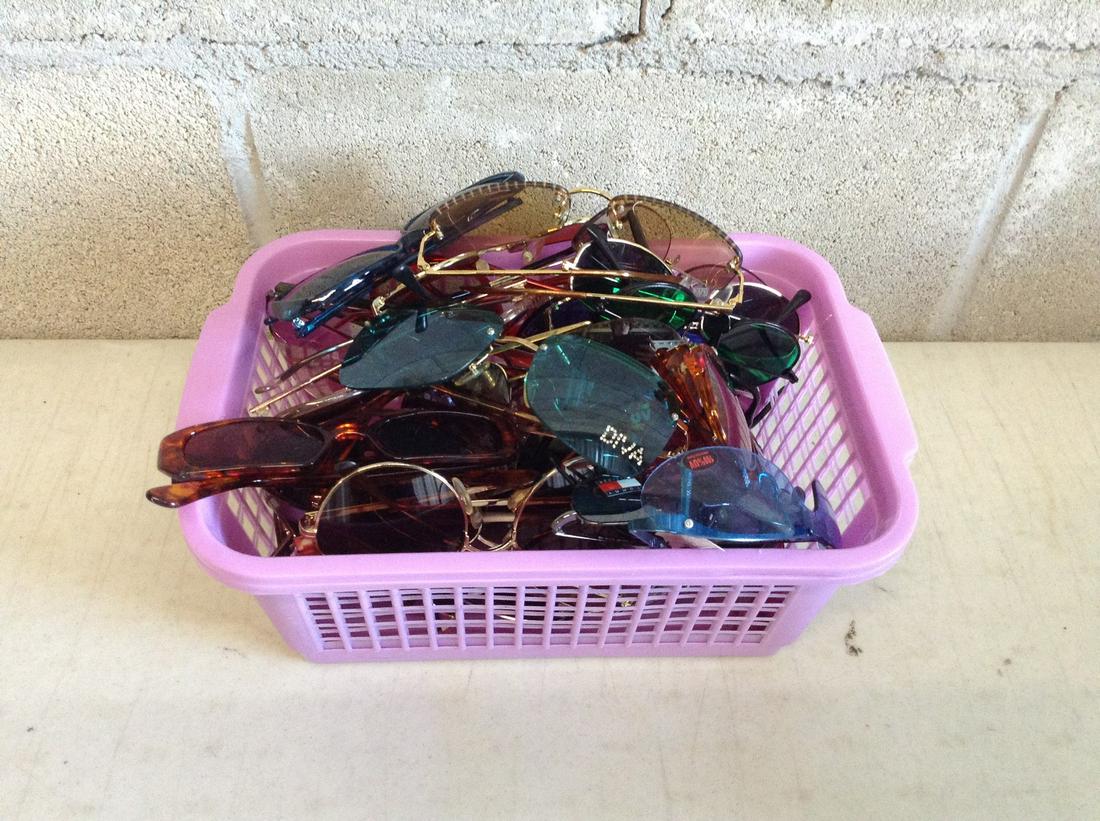 Large Amount of Various Sunglasses: Large Amount of Various Sunglasses