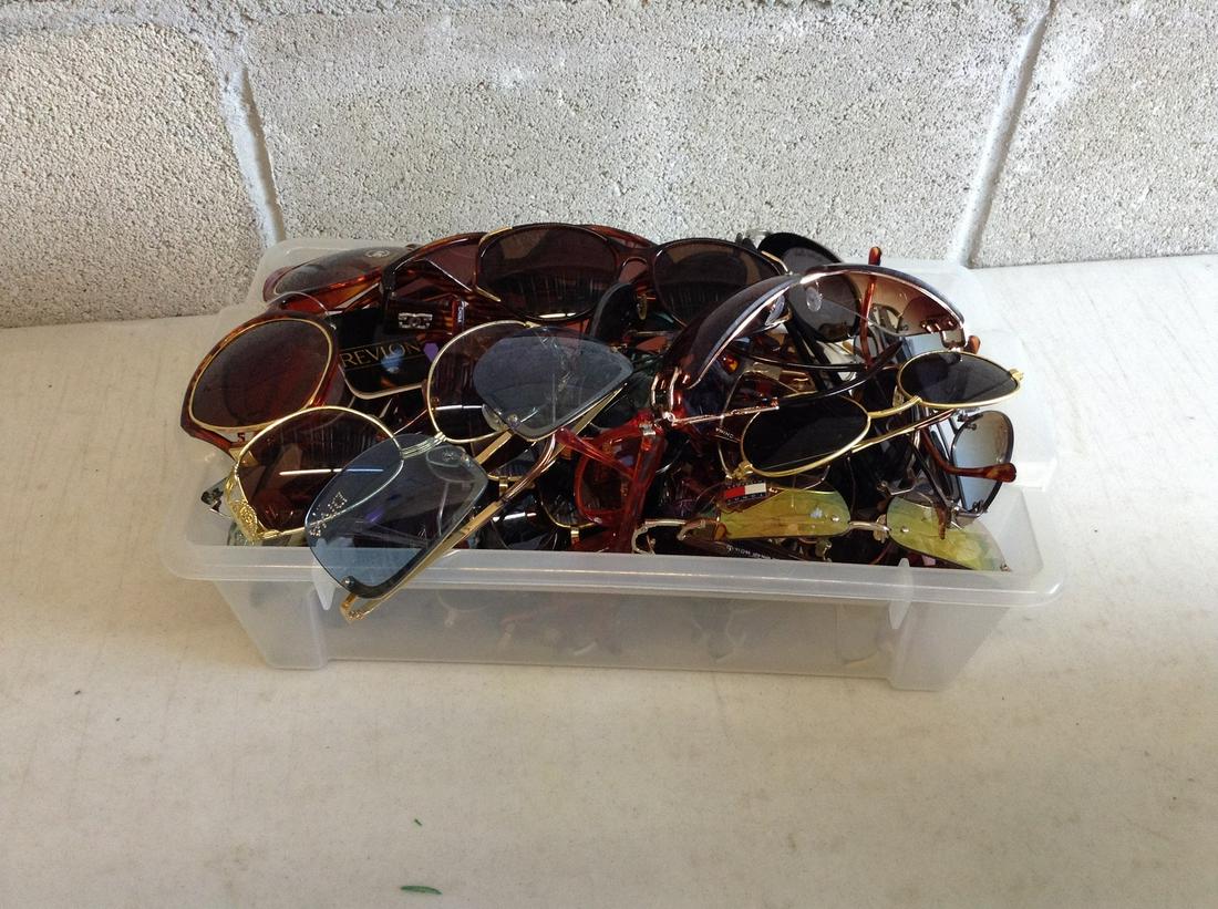Large Amount of Various Sunglasses: Large Amount of Various Sunglasses