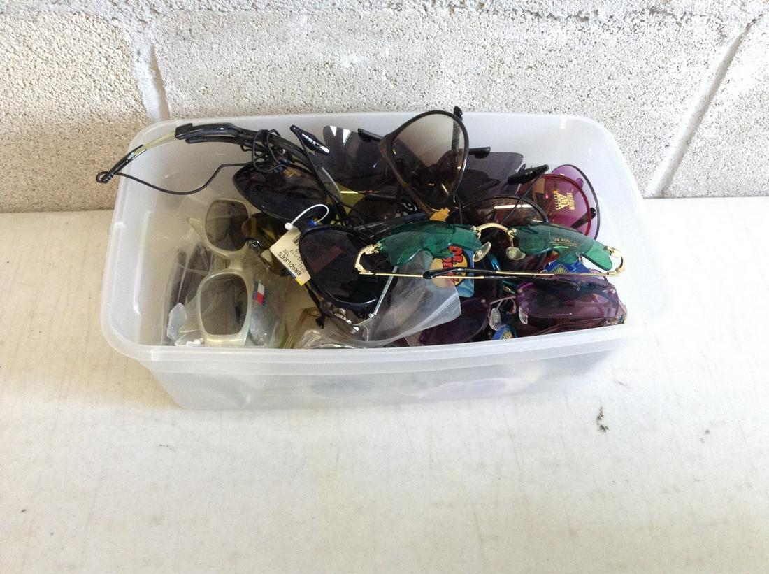 Large Amount of Various Sunglasses: Large Amount of Various Sunglasses