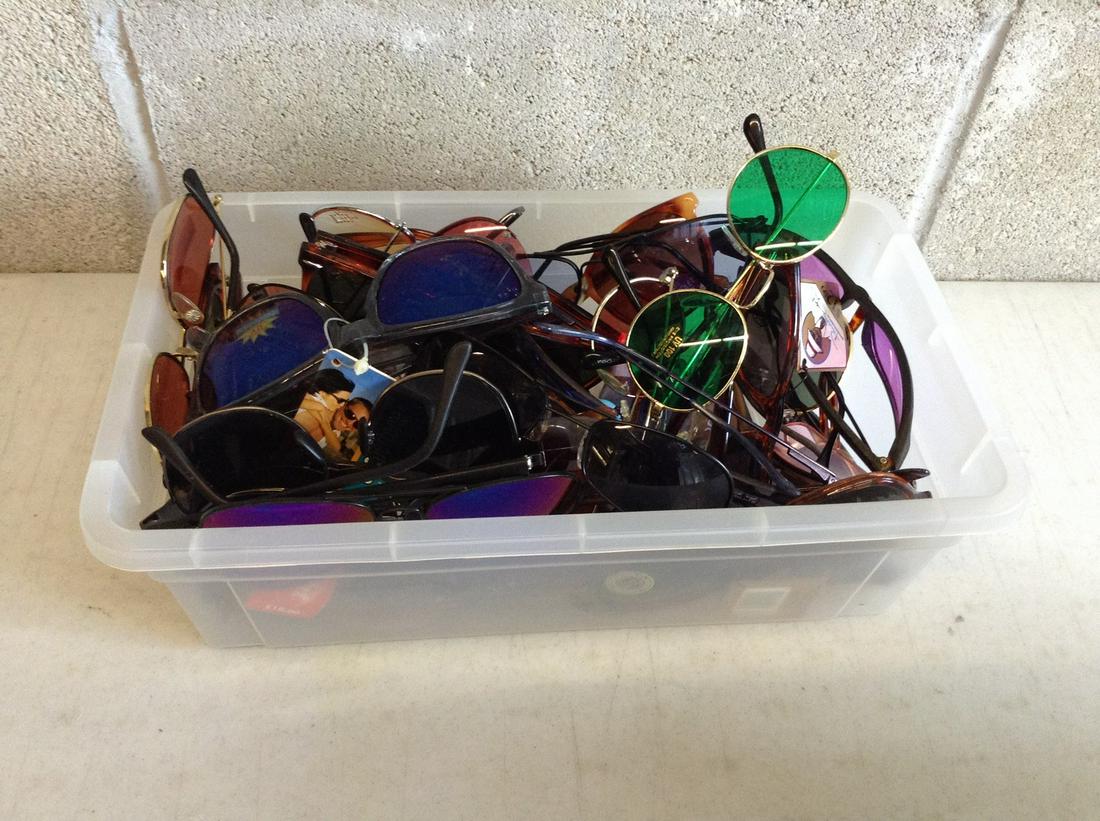 Large Amount of Various Sunglasses: Large Amount of Various Sunglasses