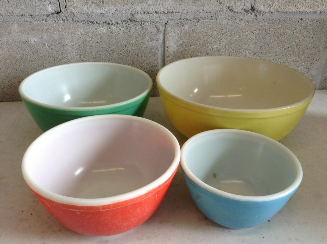 Lot of Pyrex Bowls: Largest diameter is 10 in.