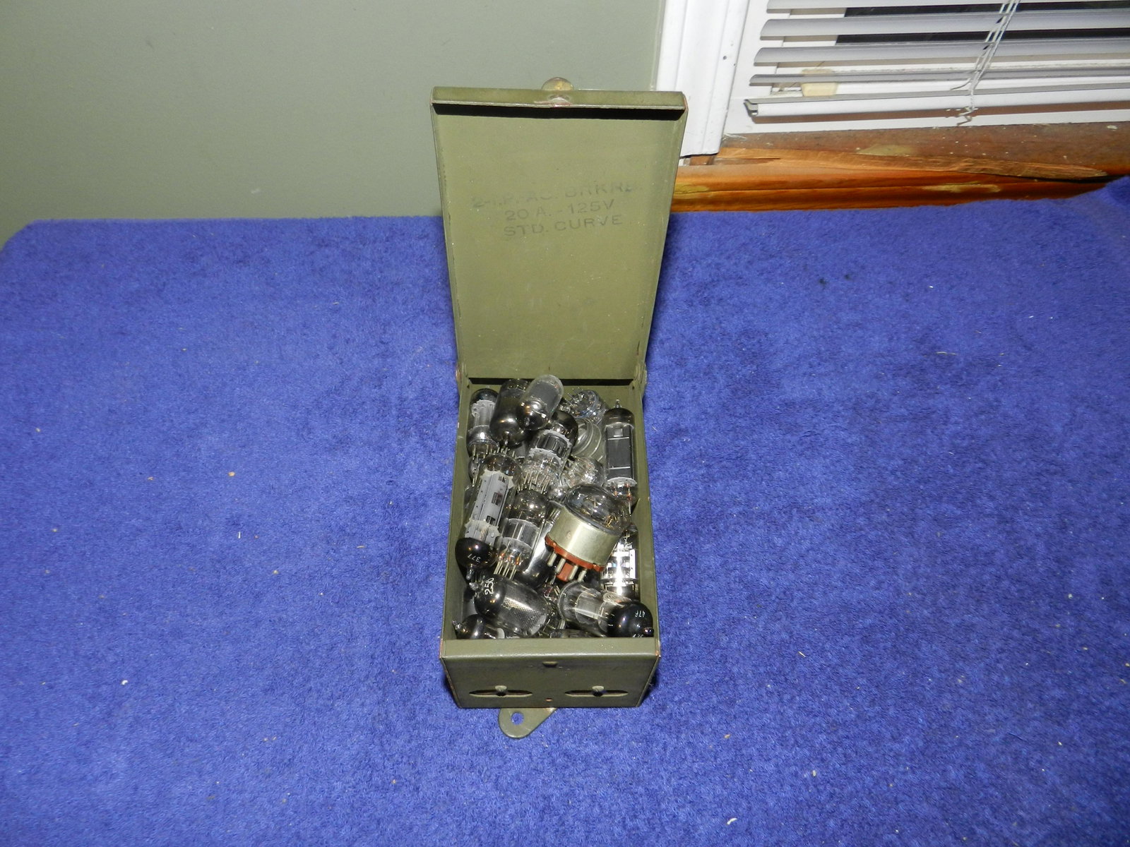 Lot 0f 25+ Assorted Glass Vacuum Tubes: Untested