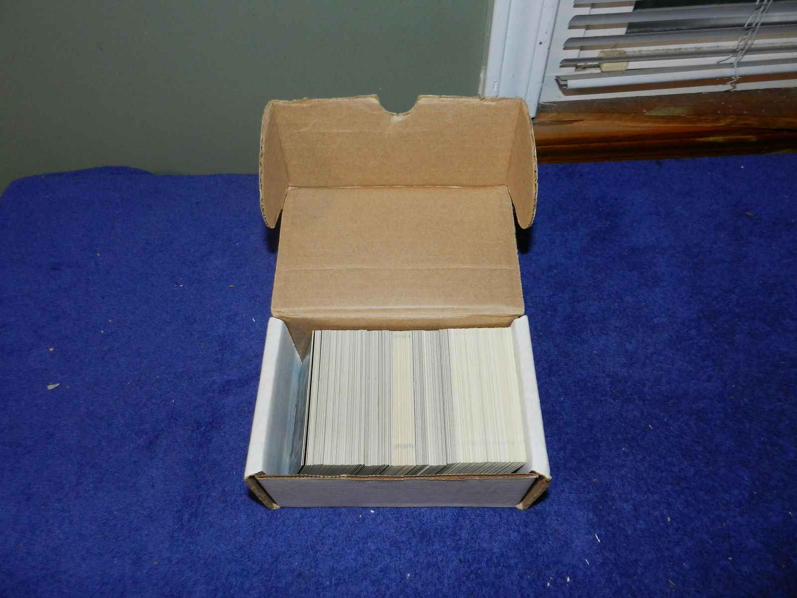 Large Lot 100+ Baseball cards 90s (1 of 1)