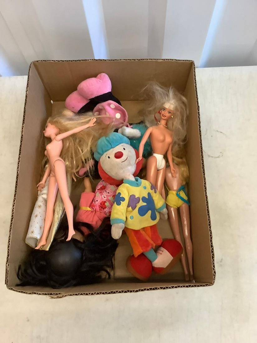 Lot of barbies and more: Lot of barbies and more