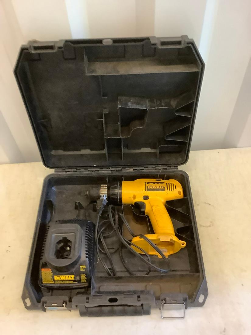 Dewalt Dw9i4 cordless drill with charger (1 of 1)
