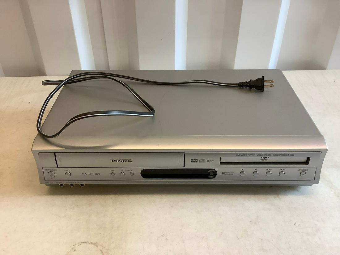 Toshiba DVD/VHS player (1 of 1)
