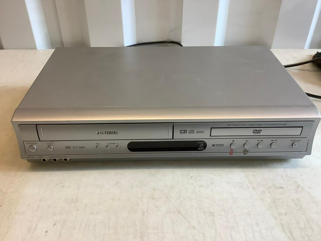 Toshiba DVD/VHS player (1 of 1)