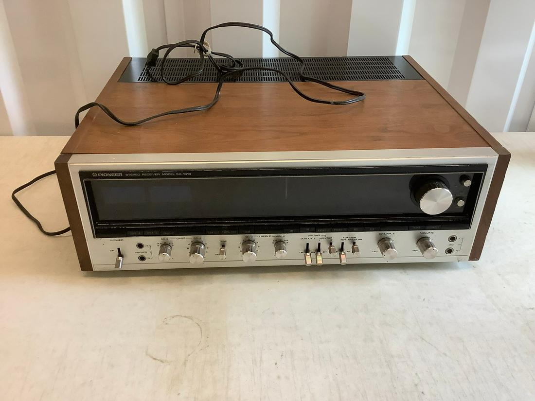 pioneer stereo receiver model SX-1010 (1 of 1)