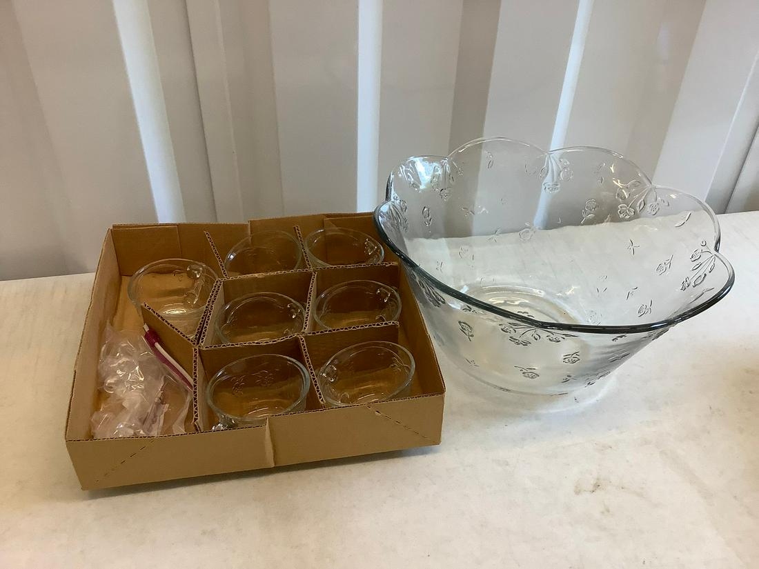 Large bowl and cup set (1 of 1)