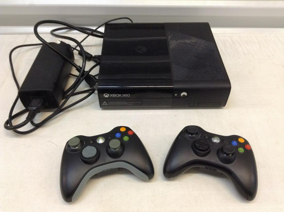 Xbox 360 Game Console with Two Controllers (1 of 1)
