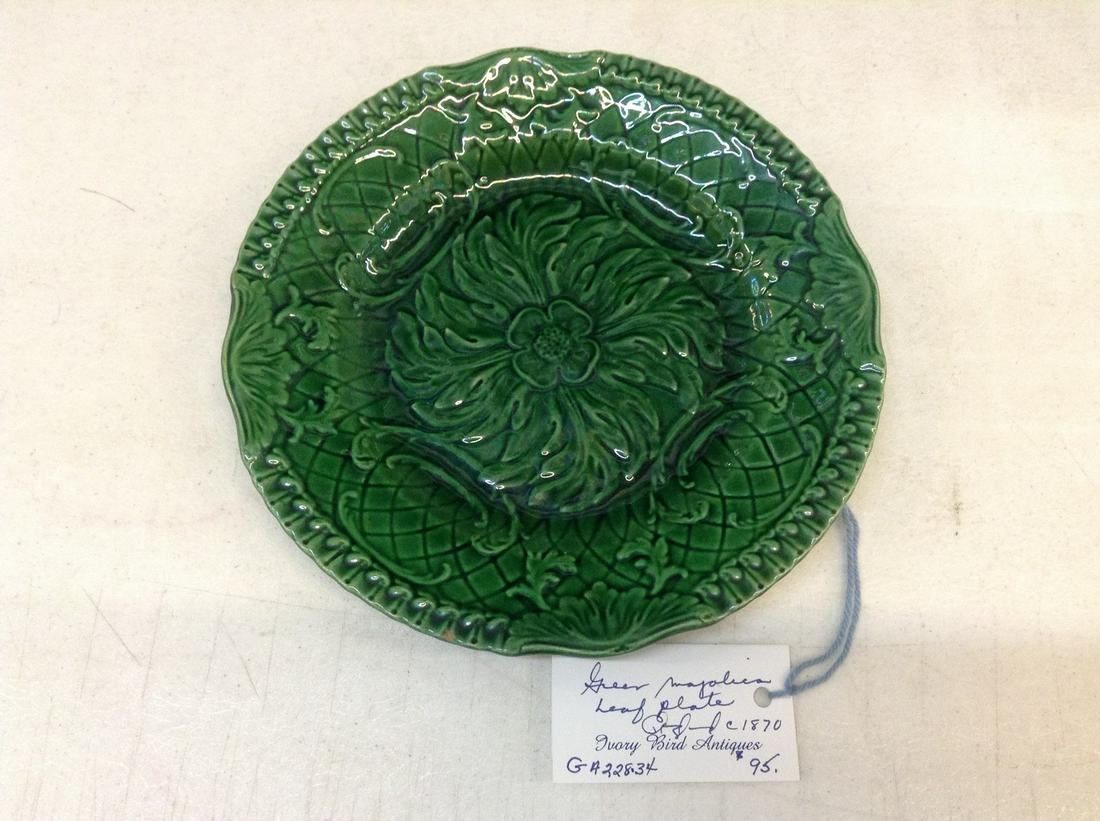 Antique 1800s Green Glazed Majolica Leaf Plate 8.75" (1 of 1)
