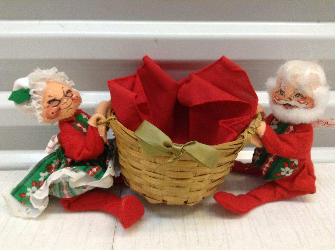 Anna Lee Mr. & Mrs. Claus with Basket 10" (1 of 1)