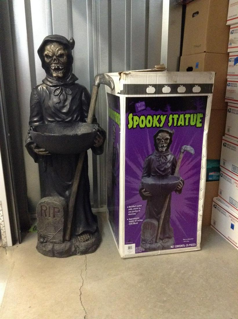 47" Tall Spooky Statue Heavy Halloween Decoration: 47" Tall Spooky Statue Heavy Halloween Decoration