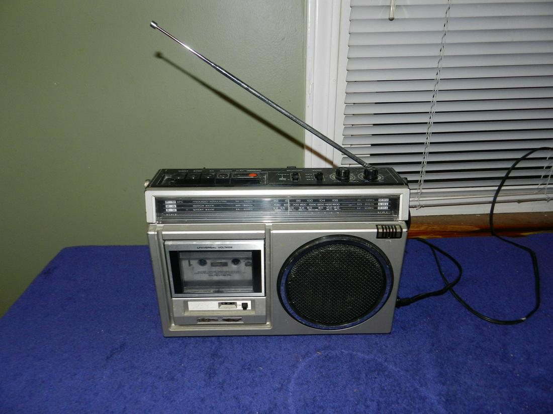 Vintage Panasonic RX-1481 Radio Cassette Player (1 of 1)