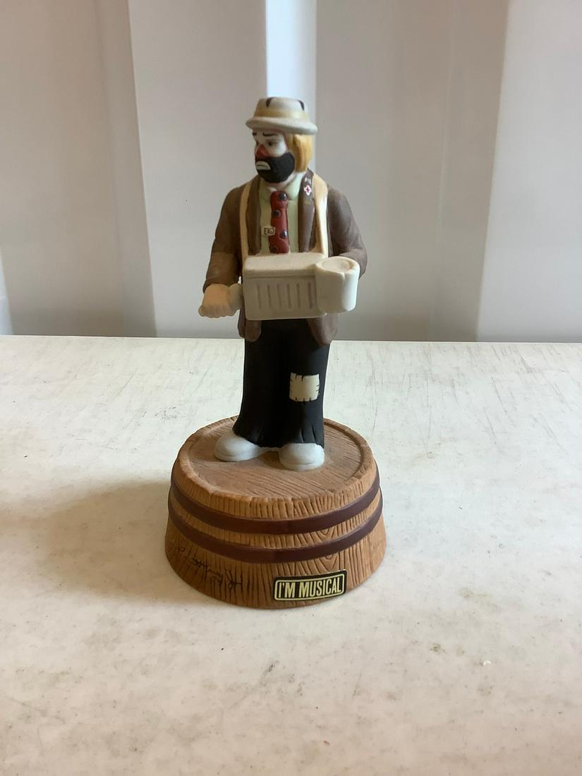 Emett Kelly statue music clown 8 inch: Emett Kelly statue music clown 8 inch