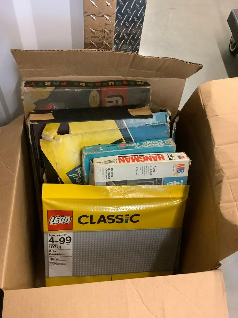 Lot of vintage board games and lego: Lot of vintage board games and lego