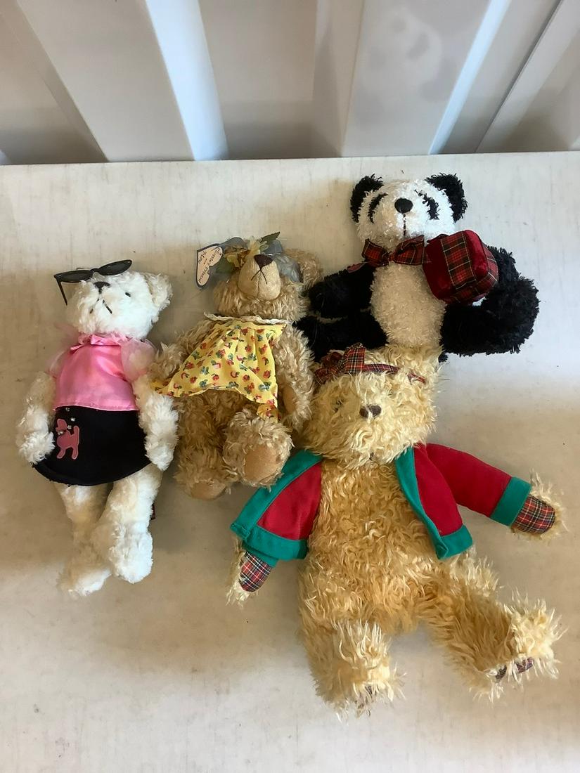 lot of plush bears: lot of plush bears