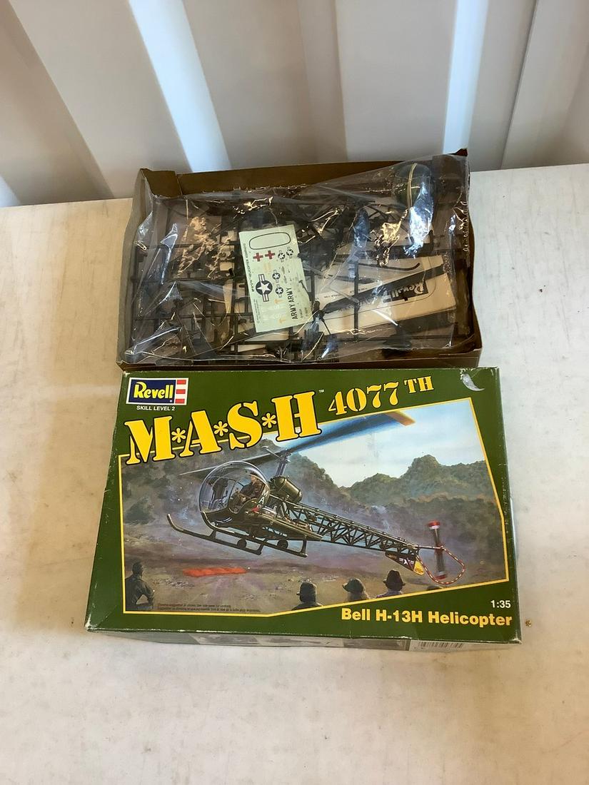 MASH bell H-13H Helicopter: MASH bell H-13H Helicopter