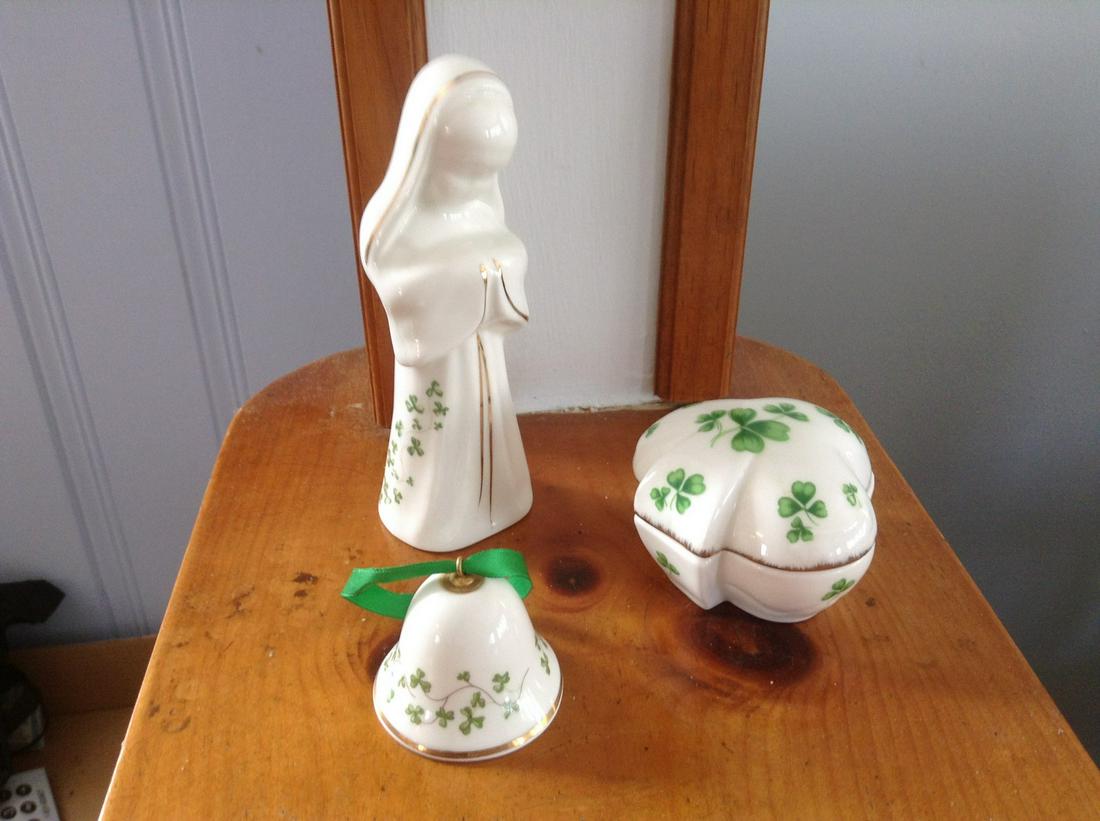 Vintage Lefton Shamrock Trinket Box and Royal Tara (1 of 1)