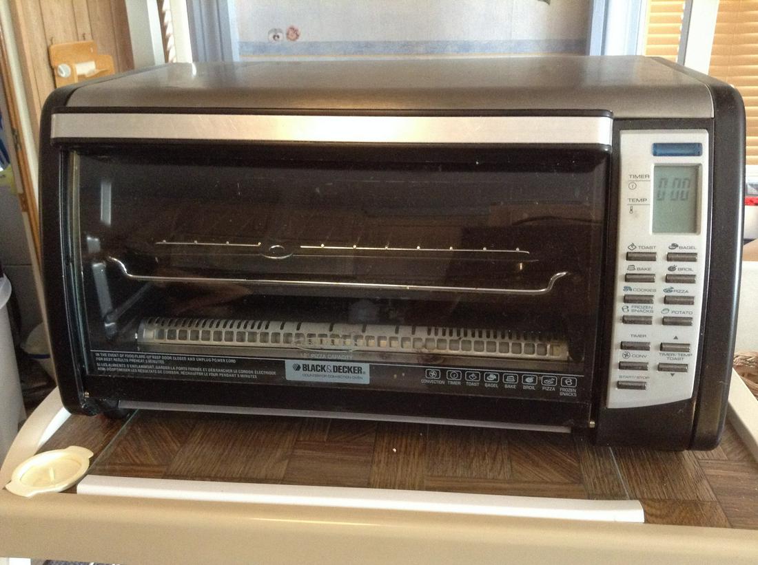 Black & Decker Convection toaster Oven 12" pizza: Black & Decker Convection toaster Oven 12" pizza capacity