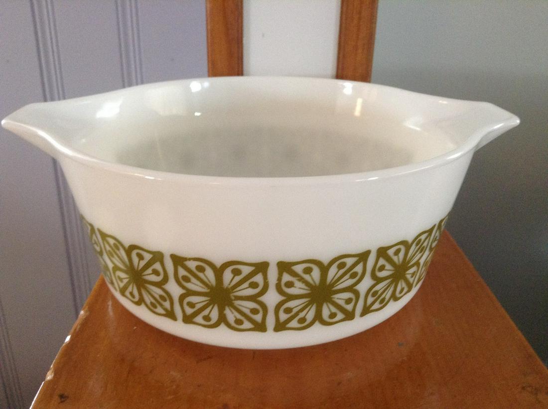 Vintage Pyrex 2.5 Qt Bowl (1 of 1)