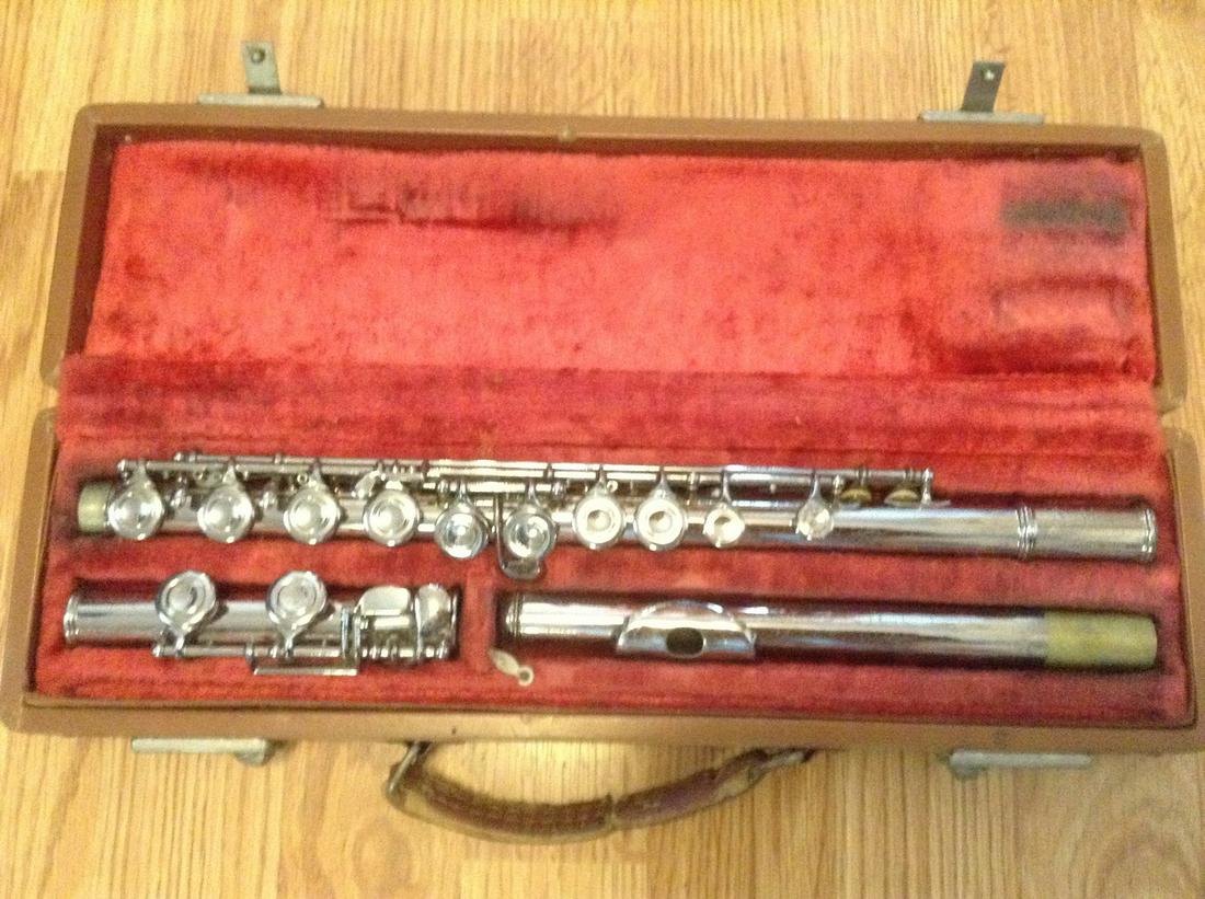 Artley Flute in case marked 187209 (1 of 1)