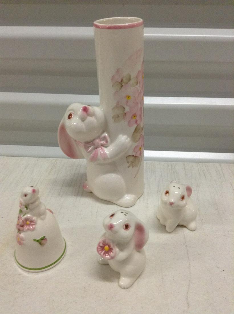 Lot of Rabbit S&P, Vase and bell (1 of 1)