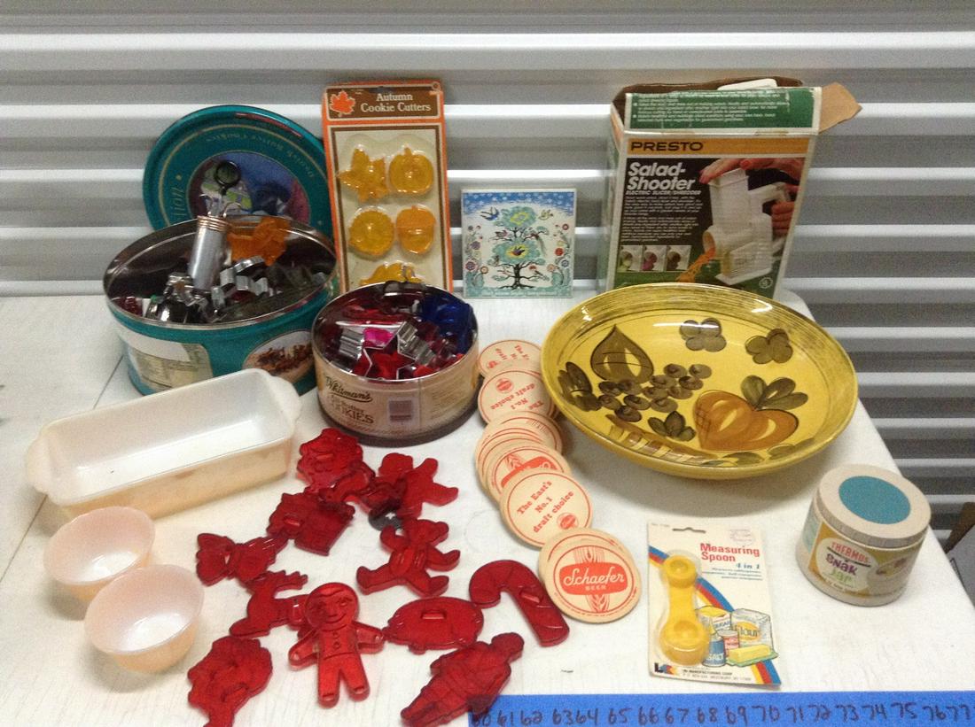 Large lot of Vintage Cookie Cutters and other vintage (1 of 1)