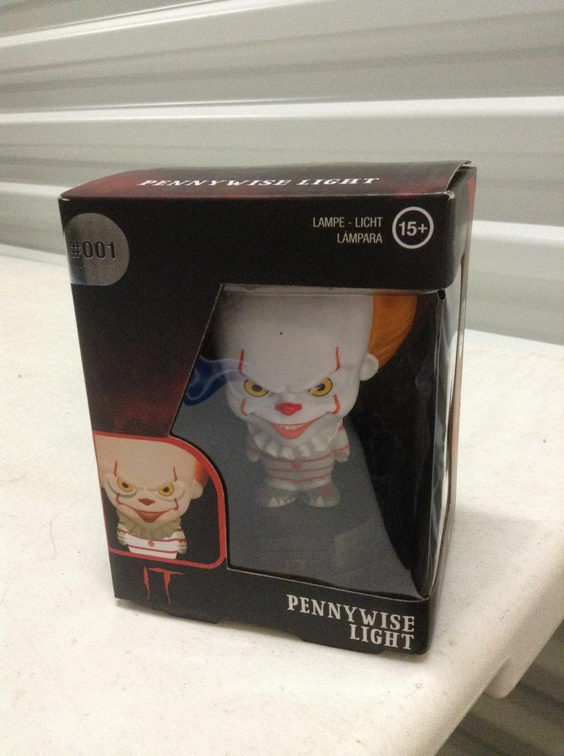Pennywise #001 Horror Series 1 Light New in Box (1 of 1)