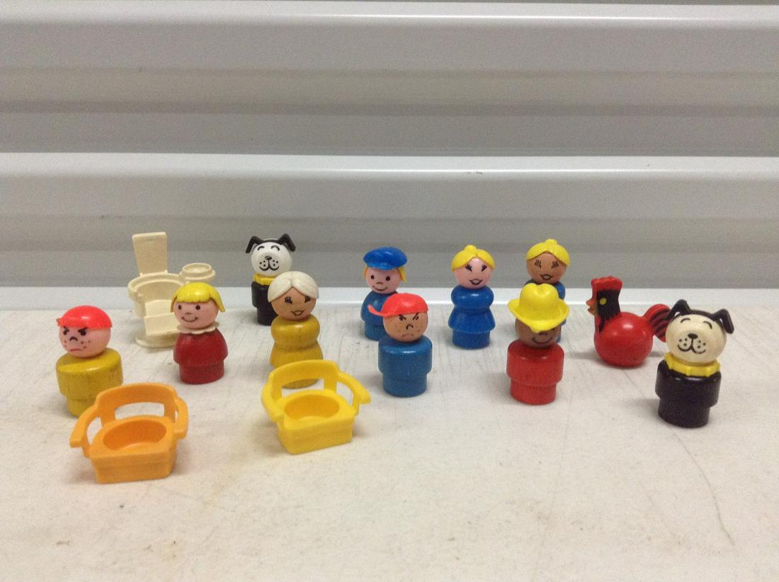 Large lot of Vintage Wood and Plastic Fisher Price: Large lot of Vintage Wood and Plastic Fisher Price Little People and accessories