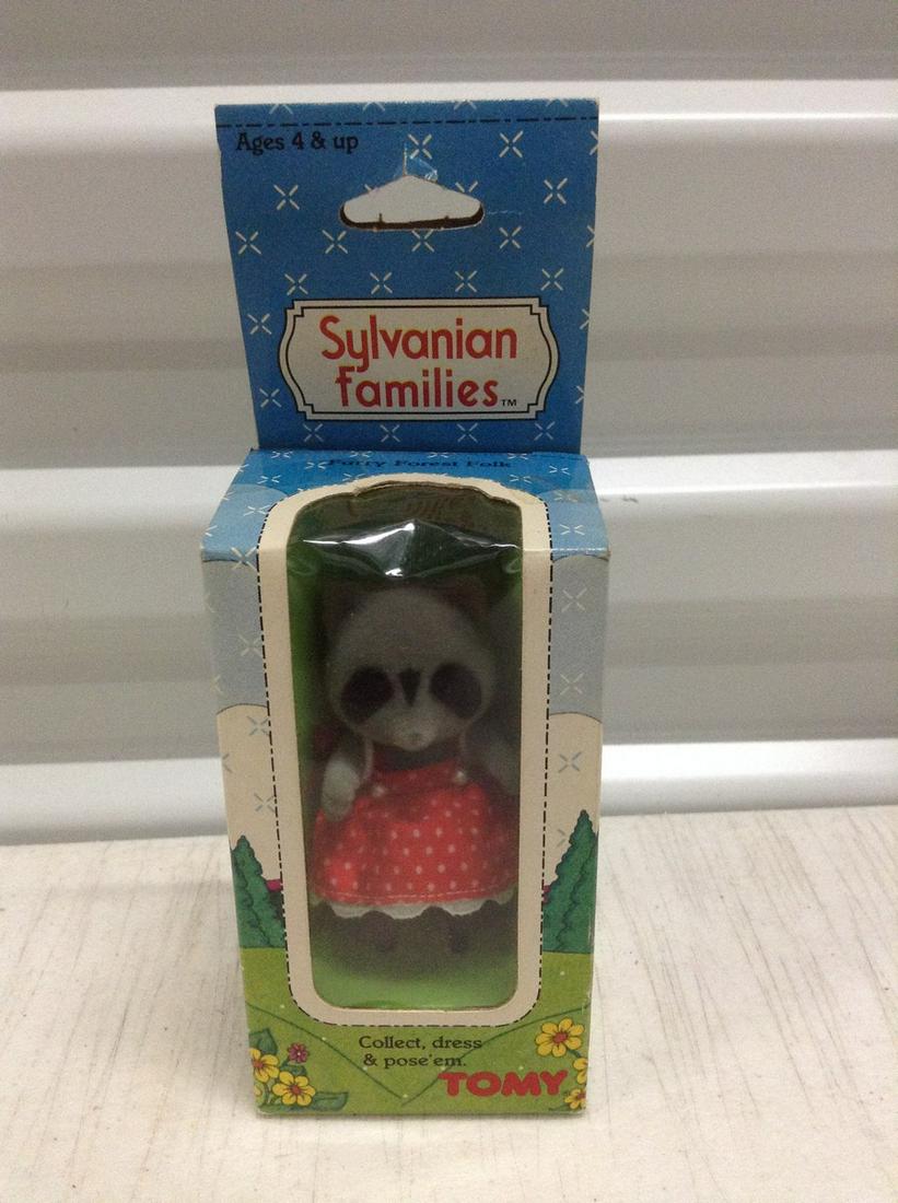 1985 Tomy Sylvanian Families Furry Forest Folk Racoon: 1985 Tomy Sylvanian Families Furry Forest Folk Racoon in the box