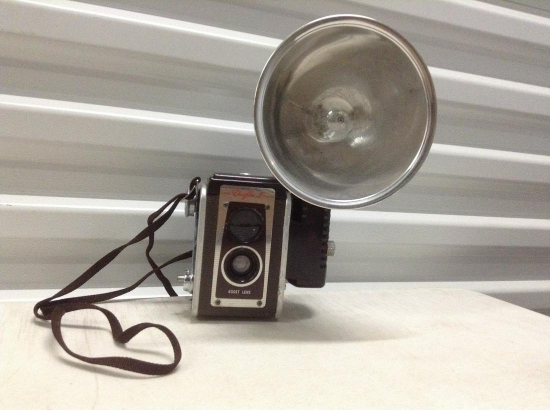 Vintage Kodak Duaflex IV Camera with Flash (1 of 1)