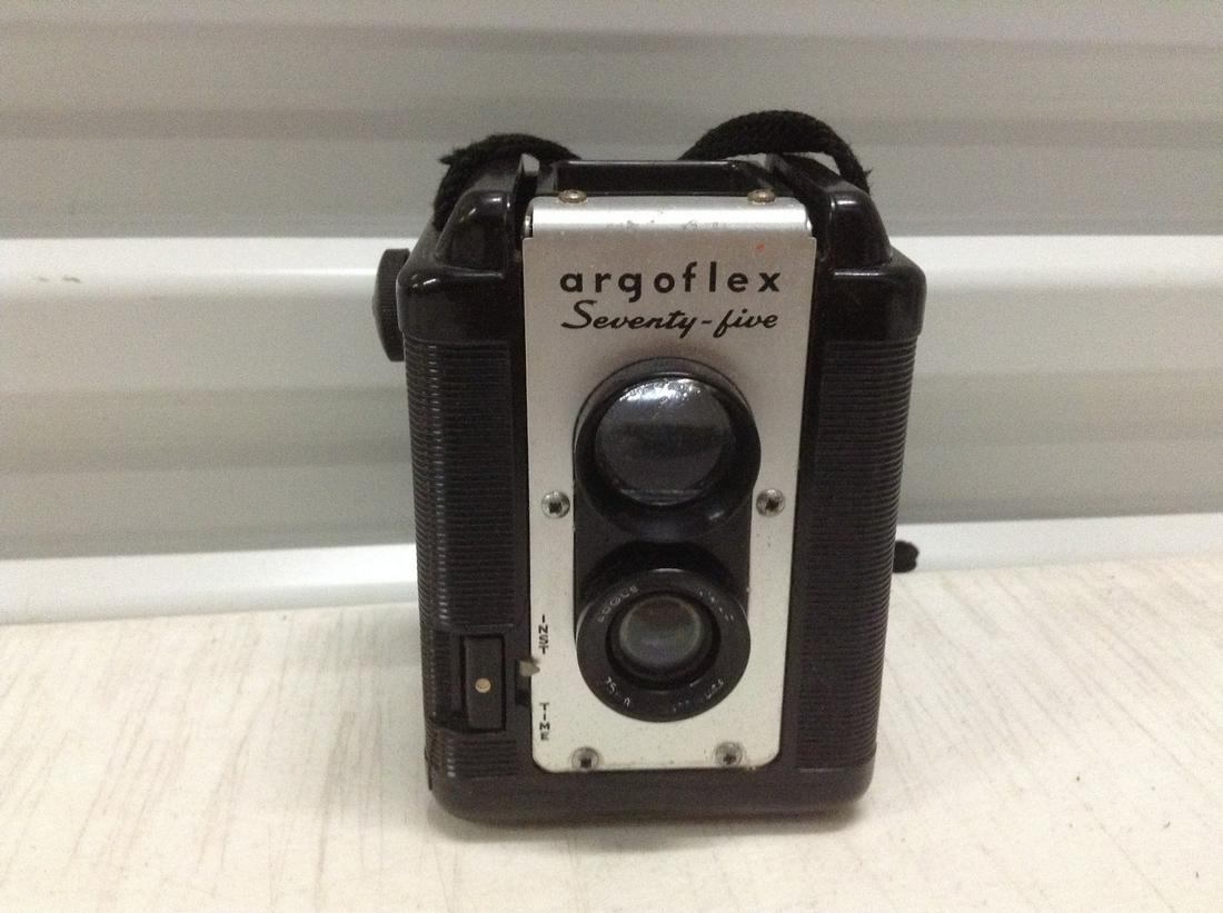 Vintage Argoflex Seventy-Five Camera (1 of 1)