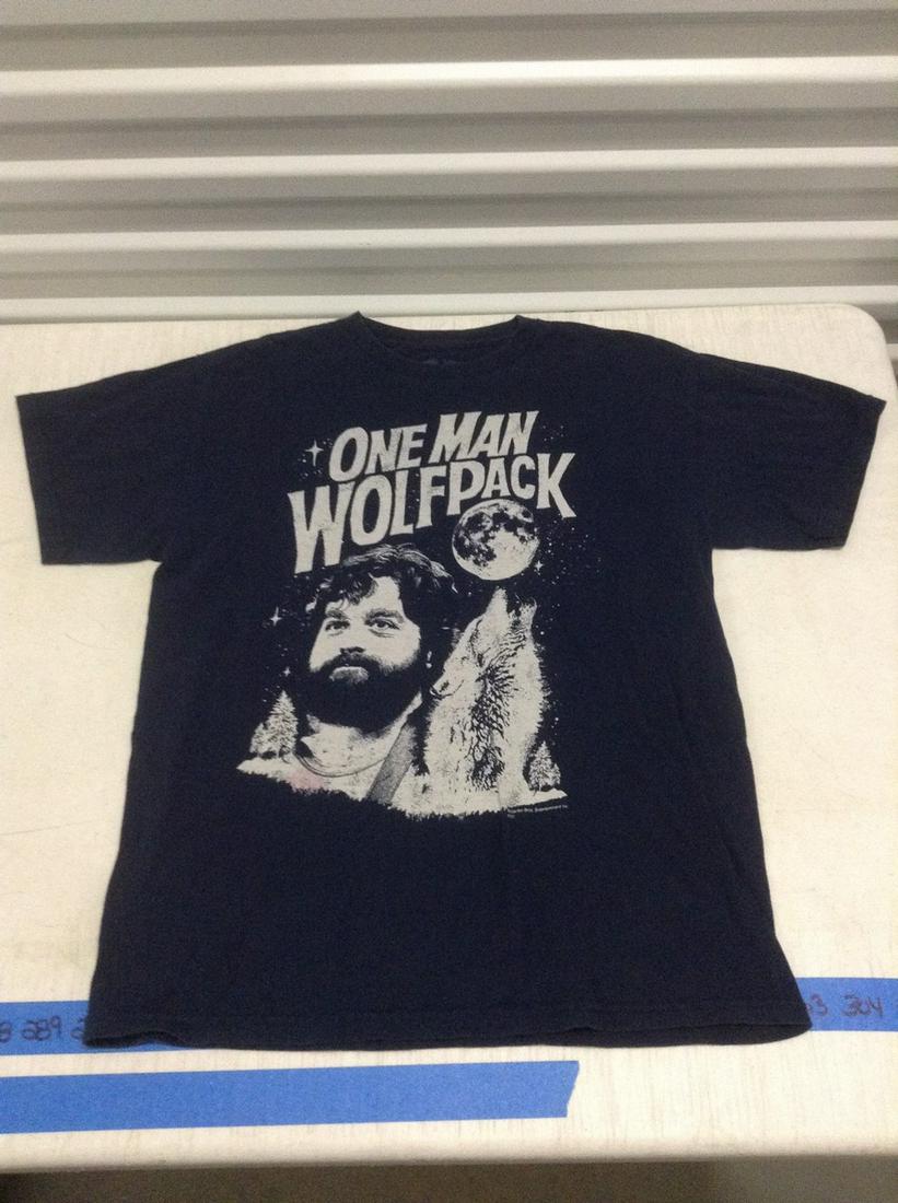 The Hangover "One Man Wolf Pack" T-shirt Size M (1 of 1)