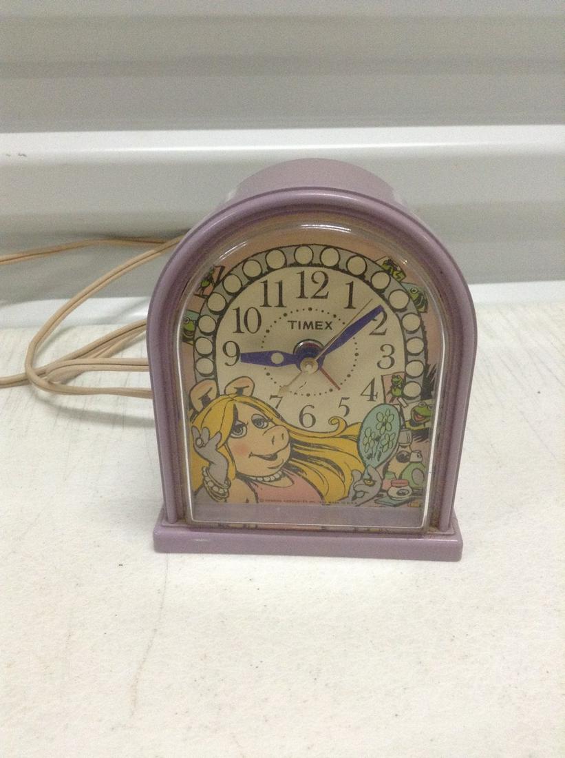 1982 Timex Miss Piggy Clock: 1982 Timex Miss Piggy Clock