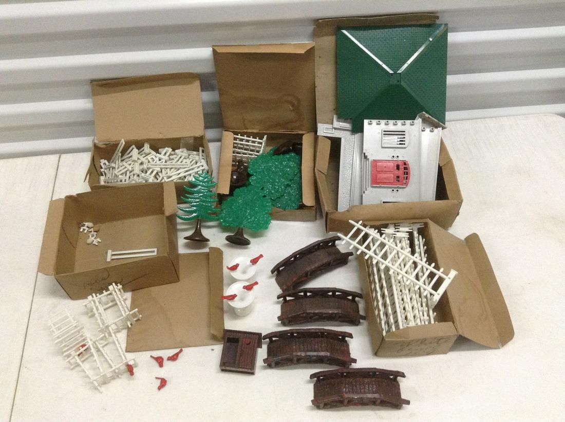 Large lot of 1950s Plasticville USA Train Accessories (1 of 1)