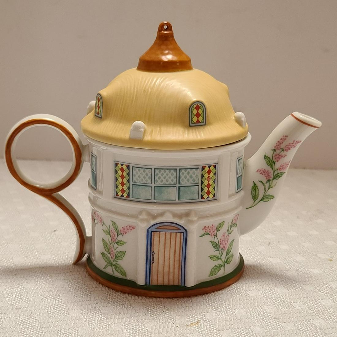 1994 Lenox Gardener's Cottage Teapot: 1994 Lenox Gardener's Cottage Teapot