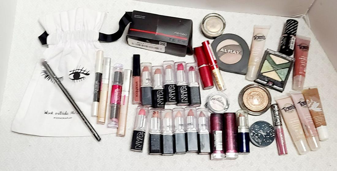 New Makeup and Tools Assortment Kat Von D (1 of 1)