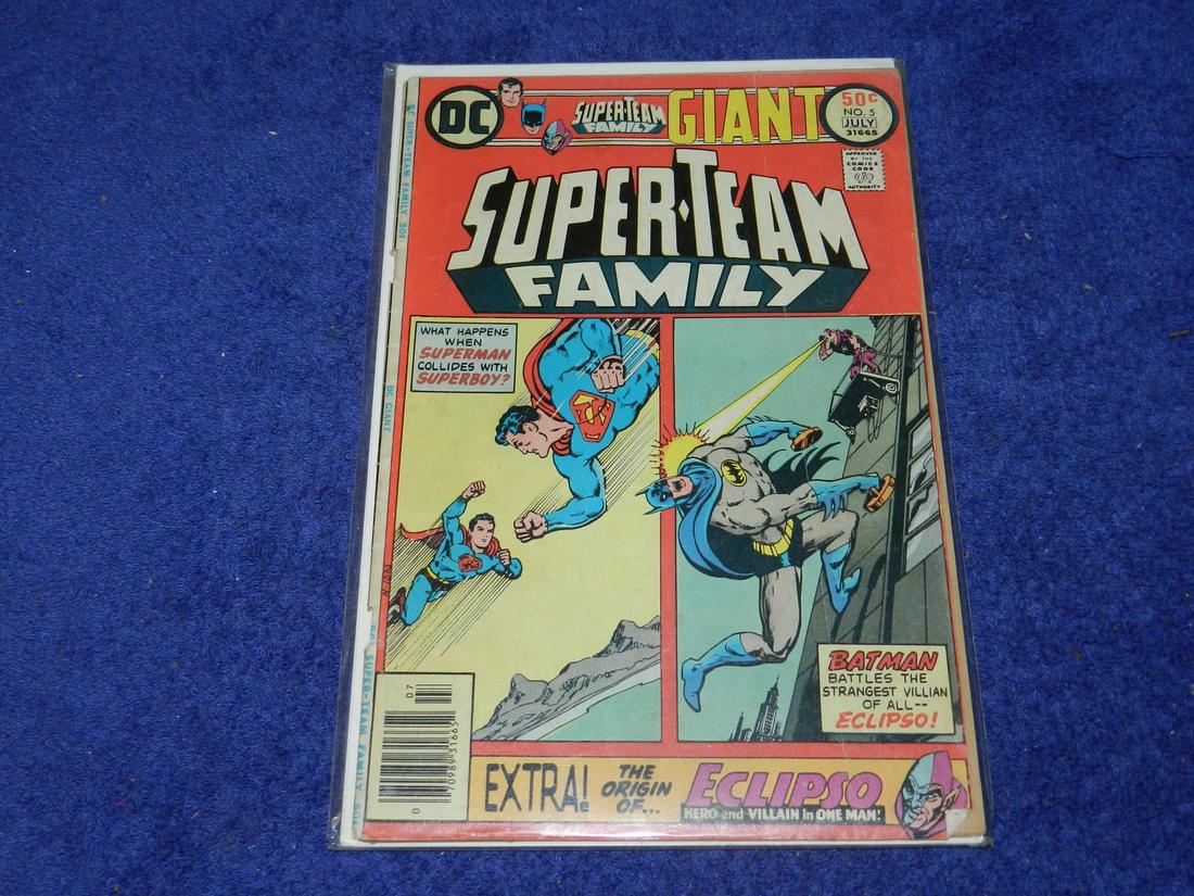 DC Giant Super Team family Comic Bagged Boarded (1 of 1)