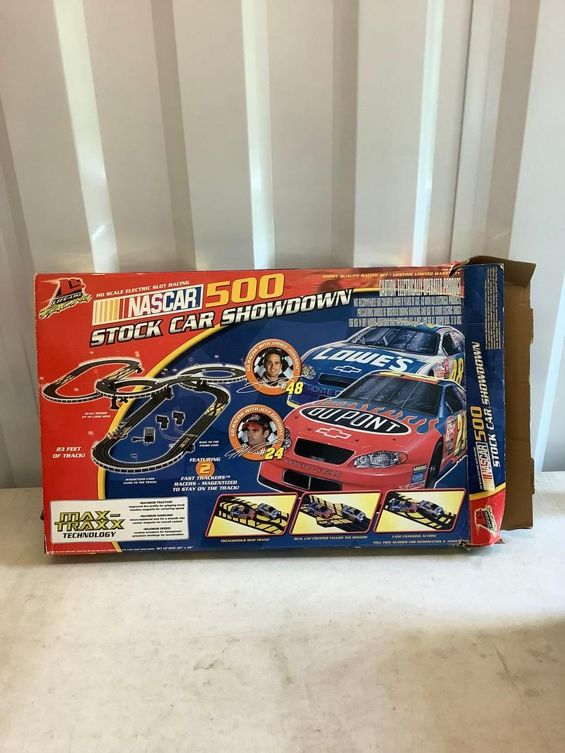 Lifelike racing nascar 500 stock car showdown HO scale (1 of 1)