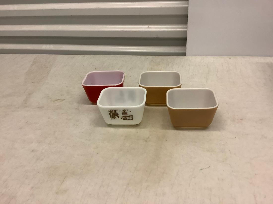Four Vintage Pyrex Refrig. Jars/No Lids: Four Vintage Pyrex Refrig. Jars/No Lids