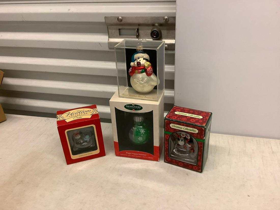 Four Boxed Christmas Ornaments: Four Boxed Christmas Ornaments