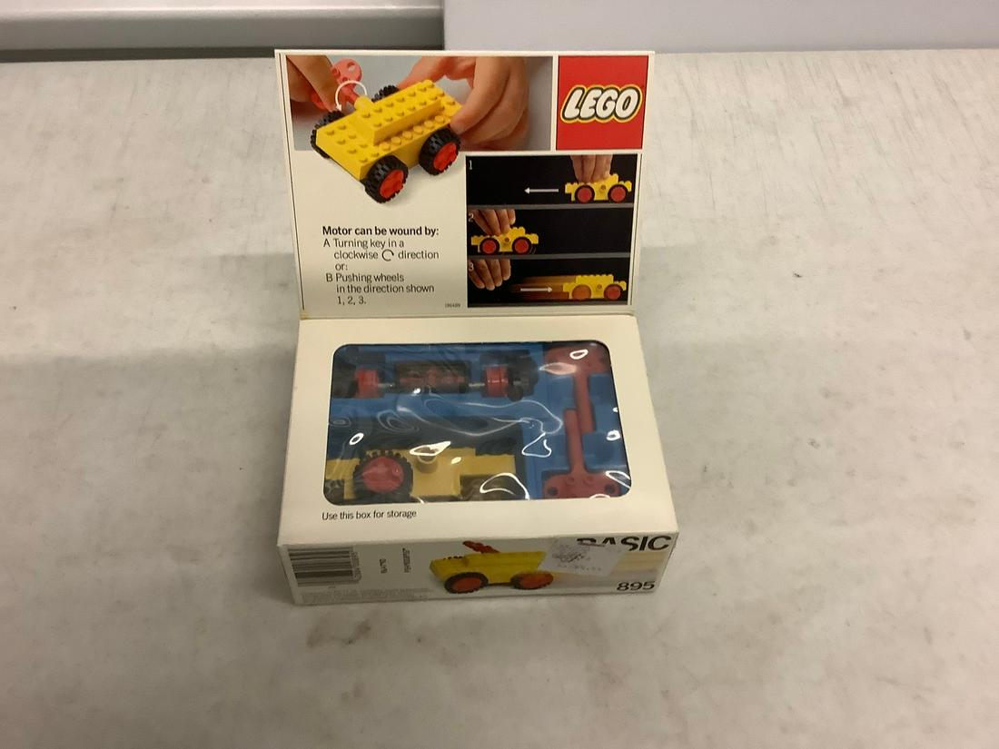 1980s Basic Wind-up Motor Lego Set: 1980s Basic Wind-up Motor Lego Set