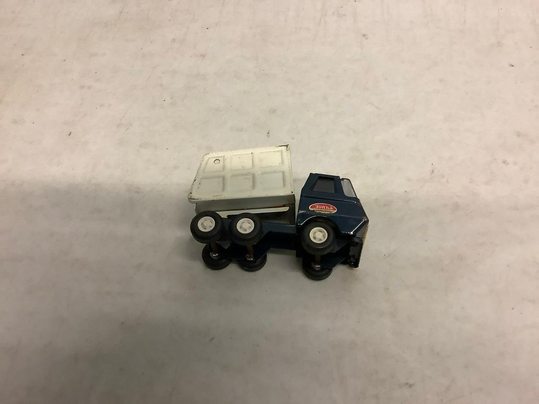 Small Tonka Truck: Small Tonka Truck