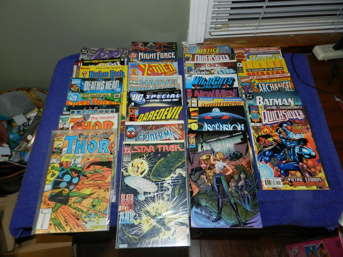 Lot of 30 Comic Books star trek Alien Predator More (1 of 1)