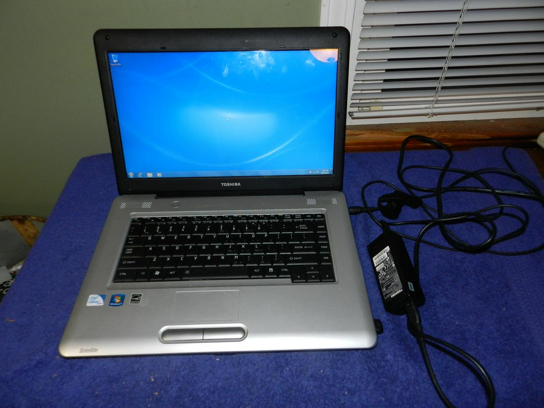 Toshiba satellite Laptop With charger Powers On (1 of 1)