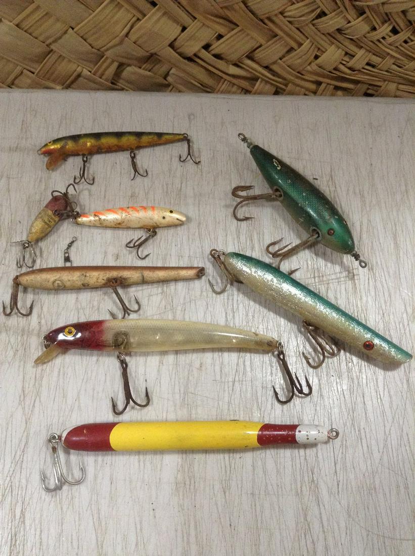 Lot of vintage wood Fishing Lures Heddon and others (1 of 1)