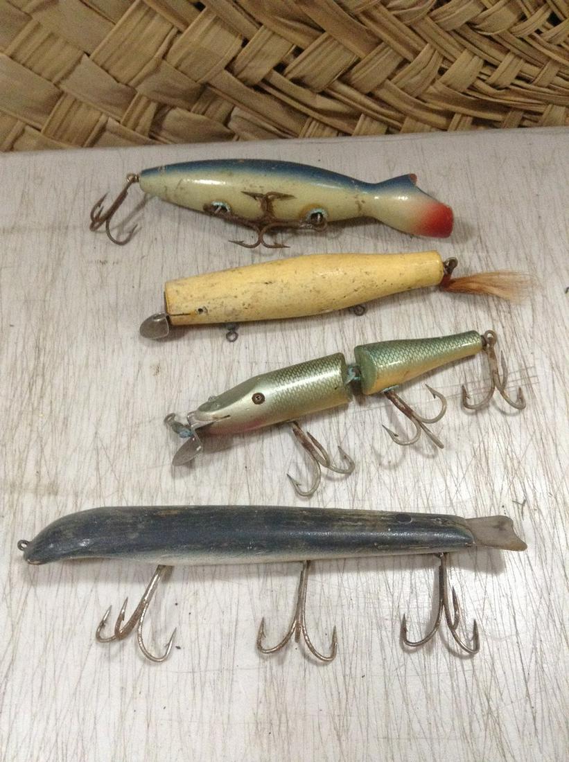 Lot of Vintage Large wooden fishing lures largest 9" (1 of 1)
