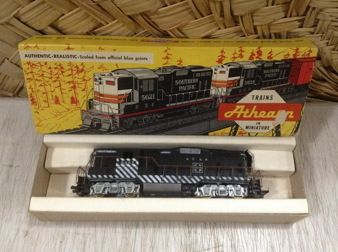 Athearn  in Miniature Freight Series Santa Fe GP9 Hi-F (1 of 1)