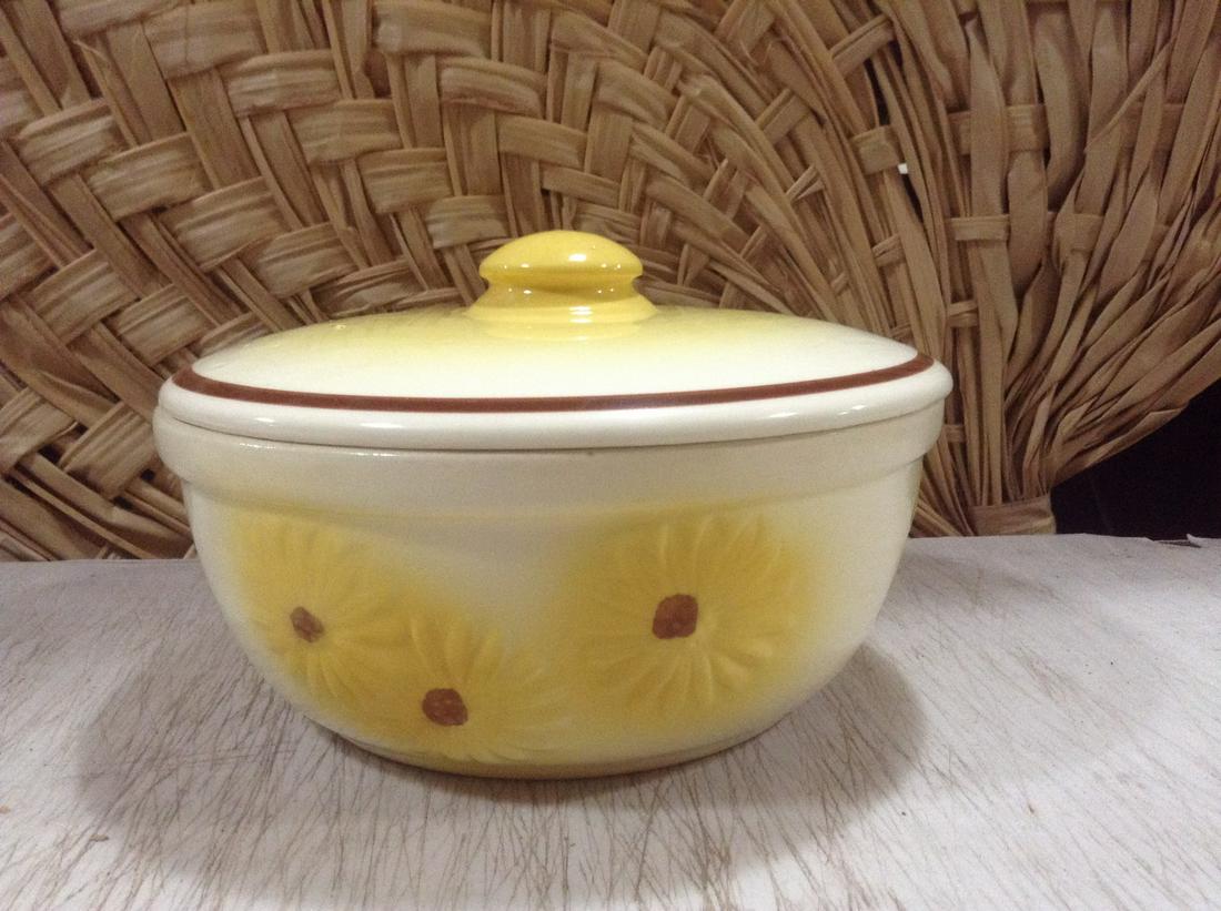 Hull Sunflower Lidded Casserole: Hull Sunflower Lidded Casserole